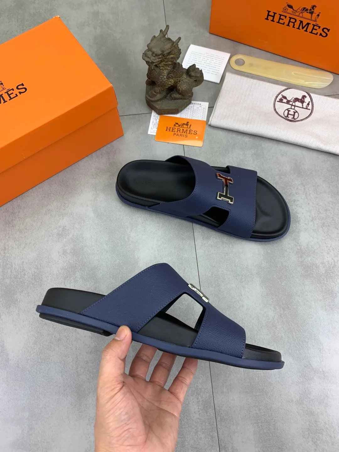Men's shoes 💰P440 New [HERMES] high-end quality new Hermès slippers, made of imported calfskin, wear-resistant and non-slip rubber outsole. Fashionable and elegant code number: 39-44 (38 45 46 customized)
